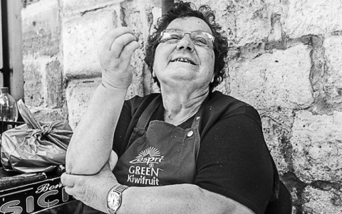 Bari e la sua gestualit�: viaggio nell'antica e variopinta comunicazione non verbale